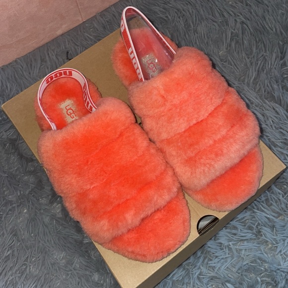 Fluff Yeah Ugg Slides Red (6W) New - Picture 2 of 5